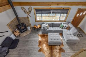 a living room with a couch and a fireplace at Hygee Haus in Packwood