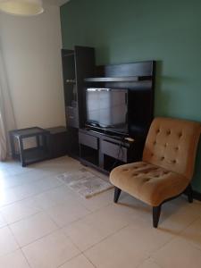 Et tv og/eller underholdning på درة أبراج المارينا Dora Al marina