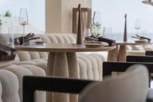 Predel za sedenje v nastanitvi Art Hotel Curacao - Adults Only