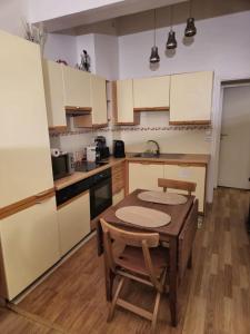 Η κουζίνα ή μικρή κουζίνα στο Cocon chaleureux aux portes de Paris