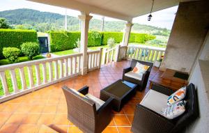 a balcony with chairs and tables on a porch at Casa Olivar El Mandarino in Orazo