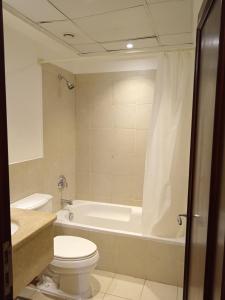 Et badeværelse på درة أبراج المارينا Dora Al marina