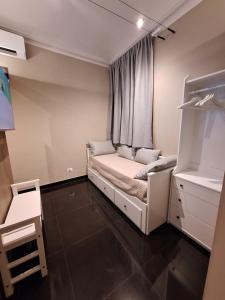 a small bedroom with a bed and a window at Smarthome Suites Centro Storico Collegno in Collegno