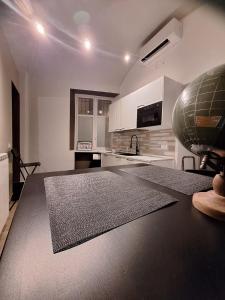 a kitchen with a black counter top in a room at Smarthome Suites Centro Storico Collegno in Collegno