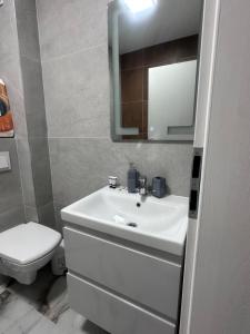 Ένα μπάνιο στο Apartament Diana +17 φωτογραφίες