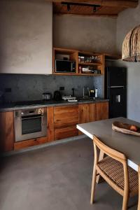 Kuchyň nebo kuchyňský kout v ubytování Casa C entre viñedos