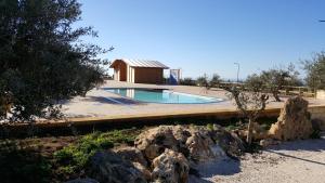 a swimming pool in a yard with a building at Agriturismo Duca di San Martino in Partanna