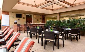 Restoran või mõni muu söögikoht majutusasutuses Gefinor Rotana – Beirut