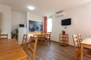 TV a/nebo společenská místnost v ubytování Yapka Rooms + 9 fotografií