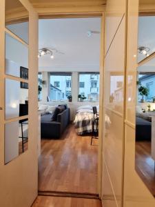 Voodi või voodid majutusasutuse Cozy condo near Bryggen Full kitchen Elevator toas