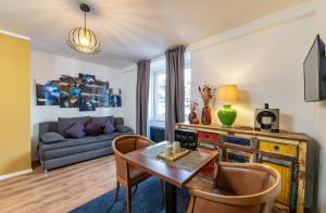 a living room with a table and a couch at Pension Michelangelo in Eisenach