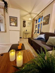 Ruang duduk di Sleep well in Heart of Bergen - Beautiful street