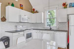 Η κουζίνα ή μικρή κουζίνα στο The Aster - 109 Butternut +64 φωτογραφίες