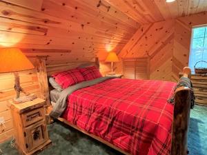 a bedroom with a bed in a log cabin at Mossy Moose Cabin | Near White Pass & Mt Rainier in Packwood