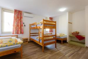 Postel nebo postele na pokoji v ubytování Yapka Rooms