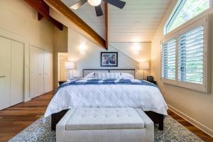 a large bedroom with a bed and a window at On The Waterfront in Annapolis