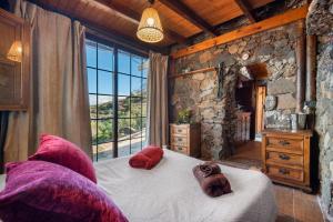 Ένα ή περισσότερα κρεβάτια σε δωμάτιο στο Finca rural House Tenerife Relax And Enjoy