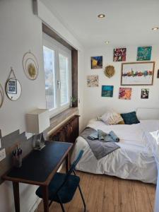 Postel nebo postele na pokoji v ubytování Nid Cosy et Sauna Privé & Proche Centre Strasbourg & Kehl