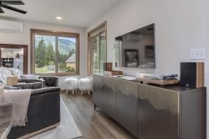 a living room with a couch and a tv at The Alpenhaus in Packwood