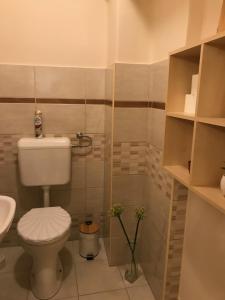 Kúpeľňa v ubytovaní BellaVista 2 Apartman