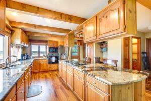 Gallery image of Spacious Osage Beach Home with Panoramic Lake Views in Osage Beach