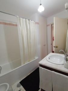 Kupatilo u objektu Ladeira Centro +55 fotografija