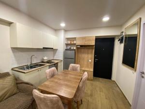 Kuchyň nebo kuchyňský kout v ubytování bakuriani inn apartament