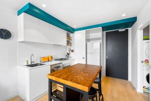 ภาพในคลังภาพของ Oxley - 1 Bedroom Apt in the Heart of Collingwood ในเมลเบิร์น