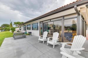 Балкон или терраса в Cocoa Beach House on Banana River Walk to Ocean!