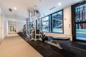 Fitnesscentret og/eller fitnessfaciliteterne på Refreshing Central 2 Bedrooms on Queen St Living