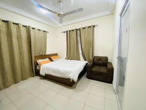 a bedroom with a bed and a chair at Danso apartment in Tokuse