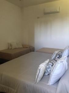 Postel nebo postele na pokoji v ubytování Manos + 4 fotografie