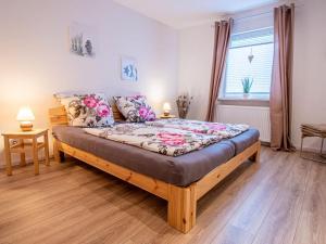 a bedroom with a large bed in a room at "Schmiedegässchen" Comfortable holiday residence in Kamp-Bornhofen