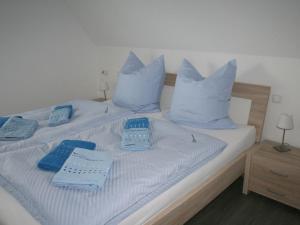 Ένα ή περισσότερα κρεβάτια σε δωμάτιο στο Ostseebrandung - Haus Seestern
