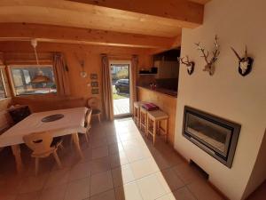 Kuchyň nebo kuchyňský kout v ubytování Alpenglöckchen Comfortable holiday residence