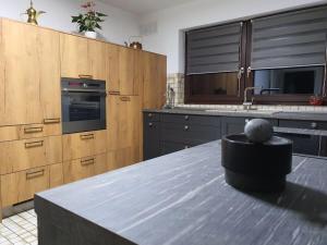 Η κουζίνα ή μικρή κουζίνα στο Holiday home in Gebhardshain