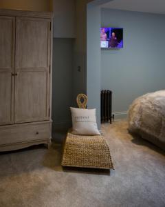 TV a/nebo společenská místnost v ubytování Cotswold Grey