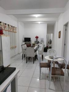 a kitchen and living room with a table and chairs at Porto Belo Perequê in Porto Belo