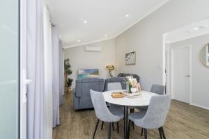 Posezení v ubytování Bright and Spacious 2-Bed Thornlie Family Home + 19 fotografií