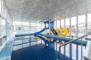 a large swimming pool with a blue tile floor at Daebudo The Sketch Pension in Chungbuhŭng