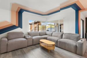 Predel za sedenje v nastanitvi Pickleball, Sparkling Pool, Mini Putt and Sleeps14