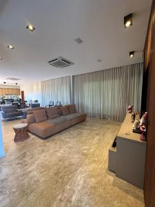 a large living room with a couch and a table at Casa Temporada Praia do Forte, Complexo Iberostate, 5 Suítes in Praia do Forte +145 photos
