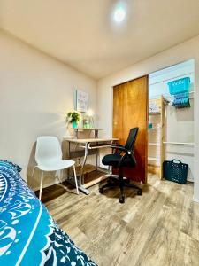 Posezení v ubytování Cozy Private Room with Shared Bathroom on the 1st Floor - Conveniently Located near SeaTac Airport and Downtown