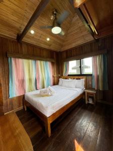 En eller flere senge i et værelse på Matterhorn B&B + 5 billeder