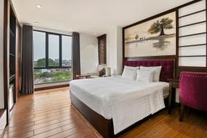 Postel nebo postele na pokoji v ubytování 22Land Residence Hotel & Spa Hanoi