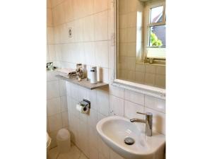 Koupelna v ubytování Family and dog Hafenblick + 2 fotografie