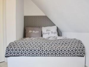 Postel nebo postele na pokoji v ubytování Family and dog Hafenblick