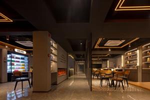 Mcsrh Hotel-Changsha IFS and WUYI Plaza餐厅或其他用餐的地方