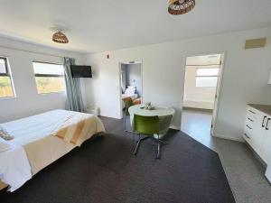Postel nebo postele na pokoji v ubytování AAA Northlands Motel