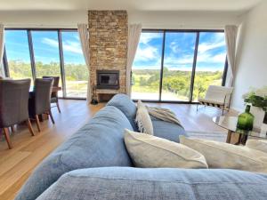 Posezení v ubytování Hilltop Retreat Creswick